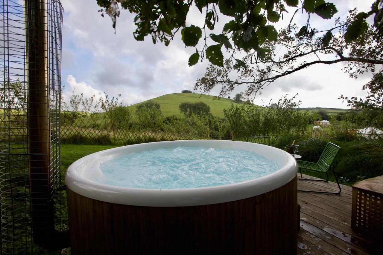 Bracken Yurt At Walnut Farm Glamping Hotell Netherbury Exteriör bild